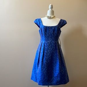 Midi dress with pockets.